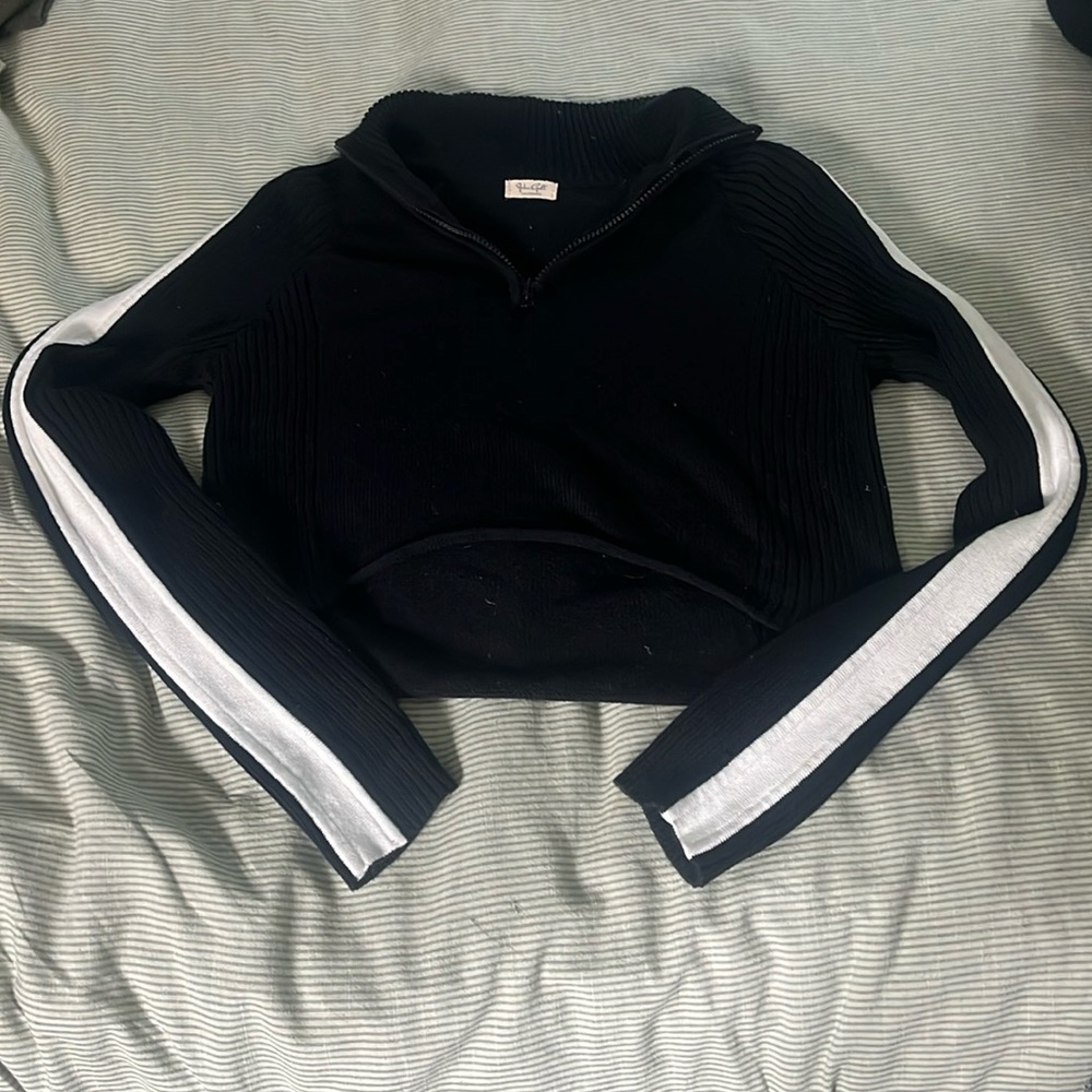 Brandy Melville cropped sweater
